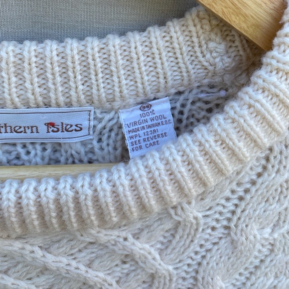 100% Virgin Wool Cable Knit Cream Sweater. - Picture 4 of 7